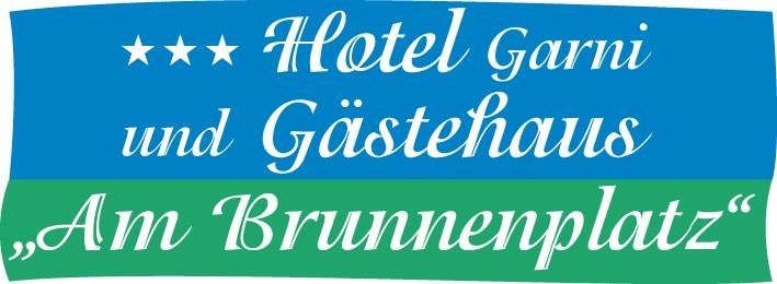 Ein Hotel Garni und Gästehaus mit dem Namen „Am Brunnenplatz“. Es hat drei Sterne und freundliche Farben im Logo.