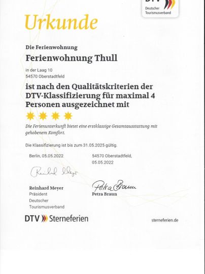 Eine Urkunde, die die Ferienwohnung Thull auszeichnet. Die Unterkunft ist für maximal 4 Personen nach den DTV-Qualitätskriterien klassifiziert.