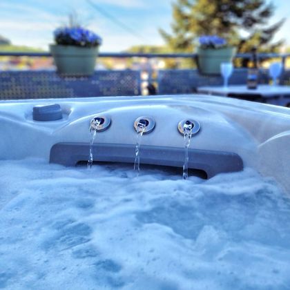 Sprudelnder Whirlpool mit Aussicht