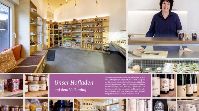 Ein gemütlicher Hofladen mit Regalen voller regionaler Produkte. Eine freundliche Mitarbeiterin steht an der Kasse und begrüßt die Kunden.