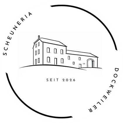 Ein minimalistisches Logo mit einer stilisierten Scheune auf einem Hügel. Darunter steht "Seit 2026" und der Ort "Dockweiler".