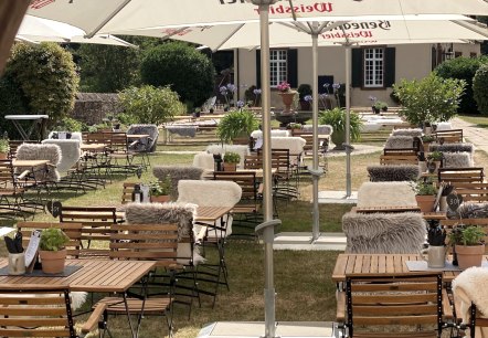 Biergarten in der Burg Bruch, &copy; Fredelo GmbH