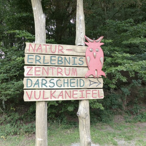 Schild Naturerlebnis Zentrum in der N&auml;he des Drees, &copy; GesundLand Vulkaneifel GmbH