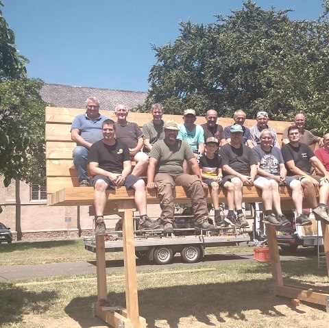 Panoramabank Buchholz mit Helfern, &copy; B. Schmitz, Pantenburg