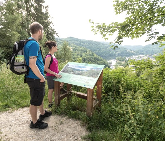 La colline du loup pr&egrave;s d'Einruhr sur le sentier de l'Eifel, &copy; Eifel Tourismus/D. Ketz