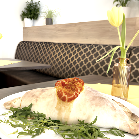 Calzone Pizza, &copy; Toni's Pastaria