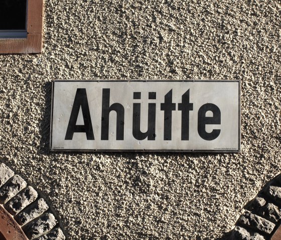 Bahnhofsschild, &copy; Andreas Kurth