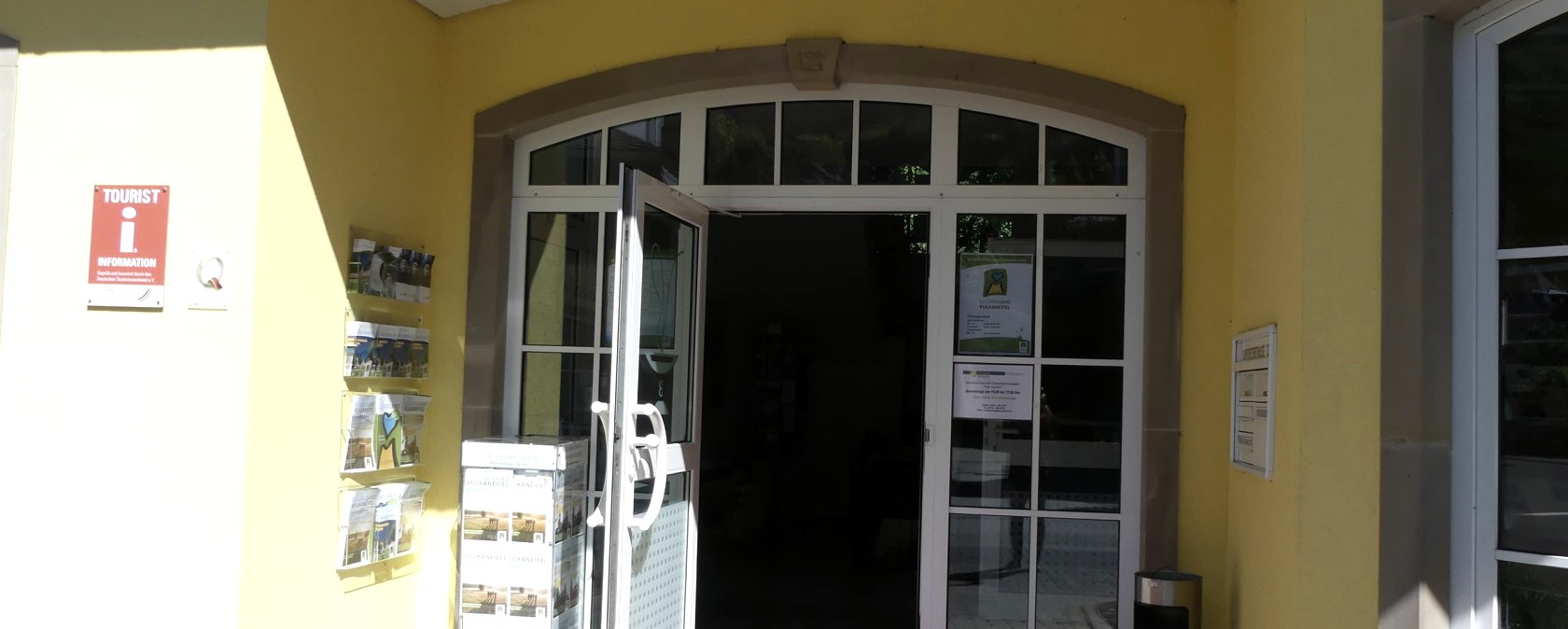 GesundLand Tourist Information Eingang Au&szlig;ent&uuml;r, &copy; GesundLand Vulkaneifel GmbH