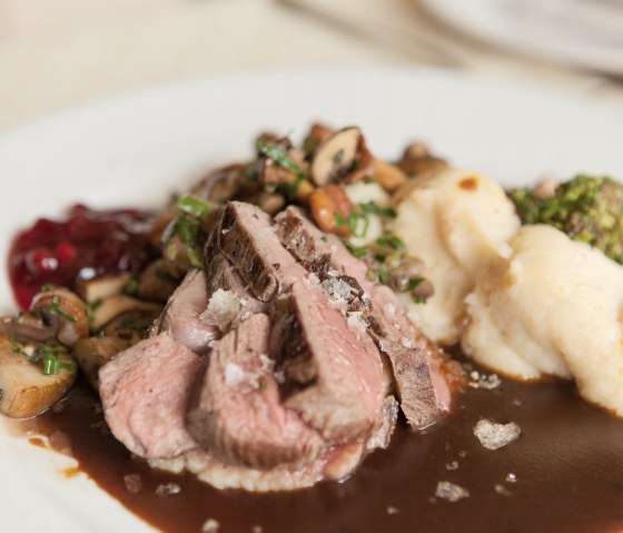 Landgasthaus "Zum Kreuzberg" regionale Produkte, &copy; CC BY-SA Andreas Goltz