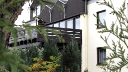 Vue de l'h&ocirc;tel, &copy; Nordeifel Tourismus GmbH & Garni Hotel Haus Salzberg