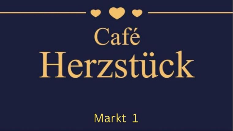 Een bord van café "Herzstück" met elegante letters. Het toont het adres "Markt 1" op een donkerblauwe achtergrond.