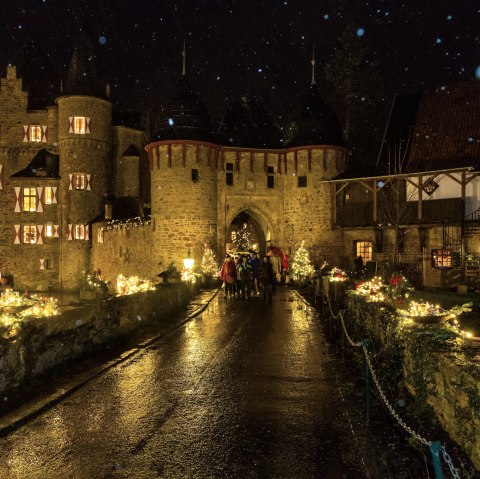 Weihnachtliche Burg Satzvey, &copy; Mike G&ouml;hre - der Fotoschmied