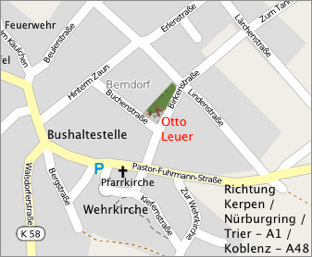 Eine Karte mit Straßen und markierten Orten. Der Bereich zeigt die Bushaltestelle und die Pfarrkirche.