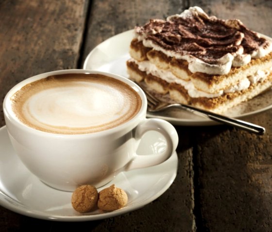 Kaffee + Kuchen, &copy; exclusive-design &uuml;/fotolia