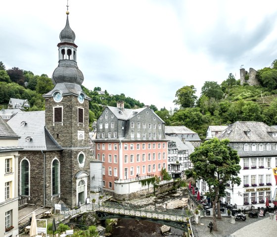 Monschau mit dem Roten Haus, &copy; Eifel Tourismus GmbH, Dominik Ketz
