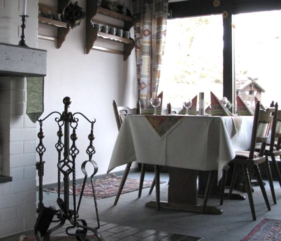 Salle de petit-d&eacute;jeuner, &copy; Nordeifel Tourismus GmbH & Garni Hotel Salzberg