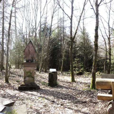 Spitzes Kreuz Sitzb&auml;nke, &copy; TI Kelberg