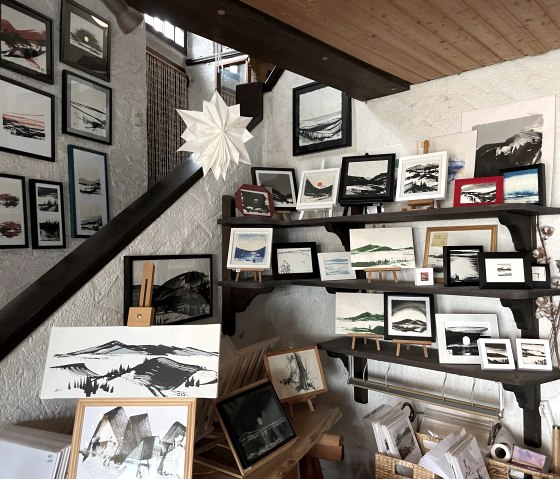 Schwarz-Wei&szlig; Zeichnungen in der Austellung, &copy; GesundLand Vulkaneifel GmbH