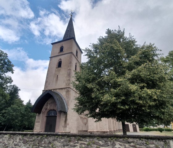 Maria Heimsuchung Buchholz mit neuer XXL Bank, &copy; GesundLand Vulkaneifel GmbH