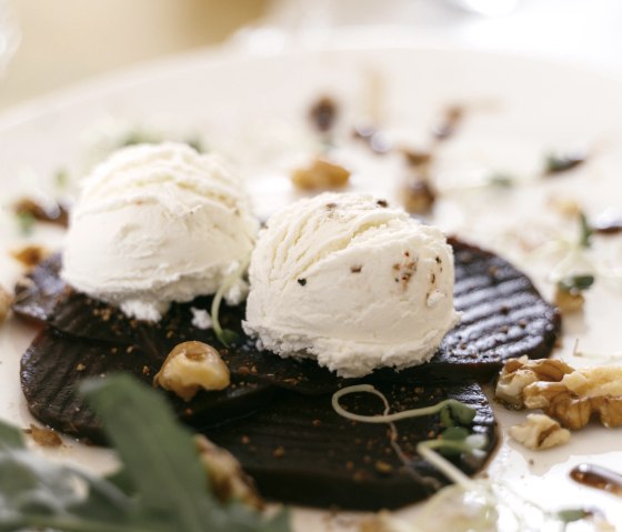 Gillenfelder Ziegenfrischk&auml;se auf rote Bete