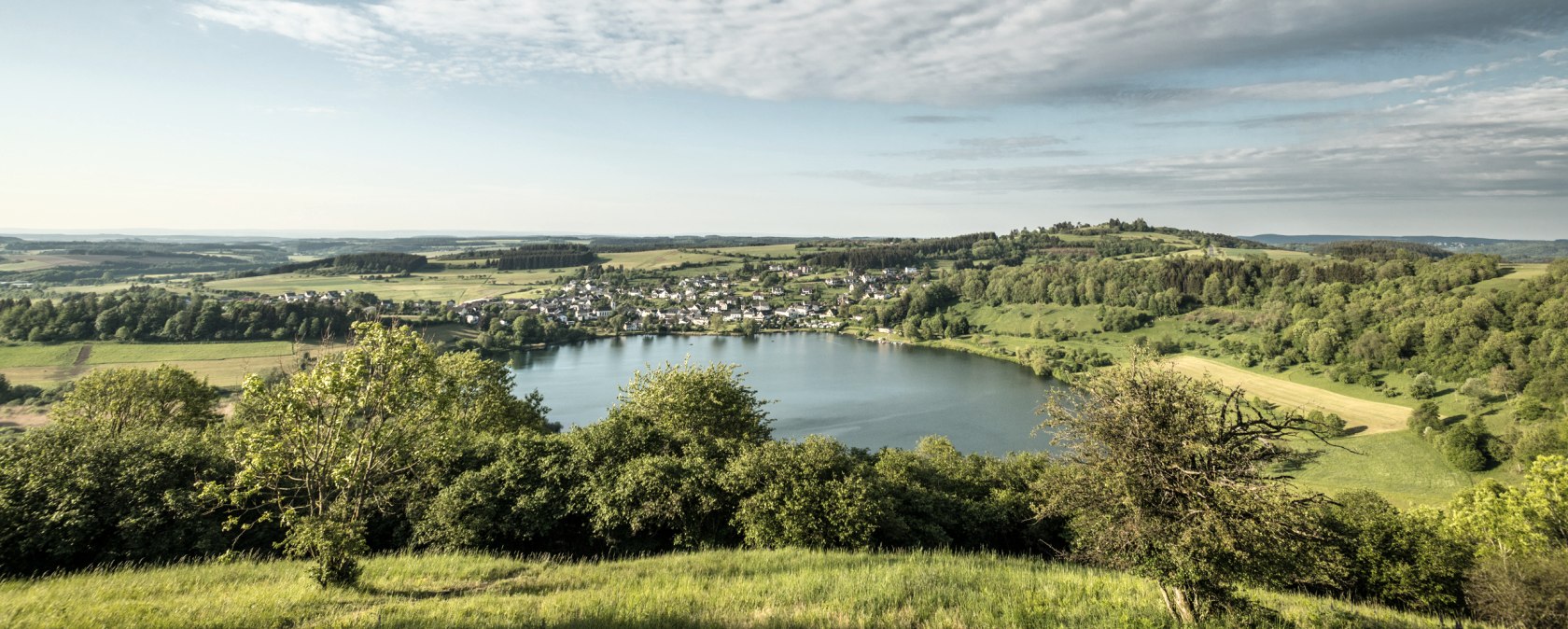 View of the Schalkenmehren maar, © Eifel Tourismus GmbH, D. Ketz