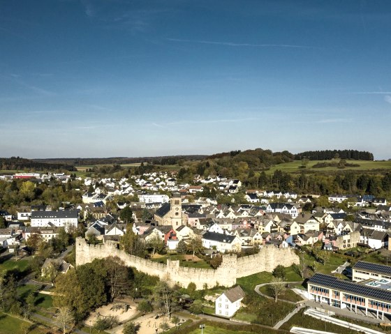 Blick auf Hillesheim mit Stadtmauer, &copy; Eifel Tourismus GmbH, Dominik Ketz