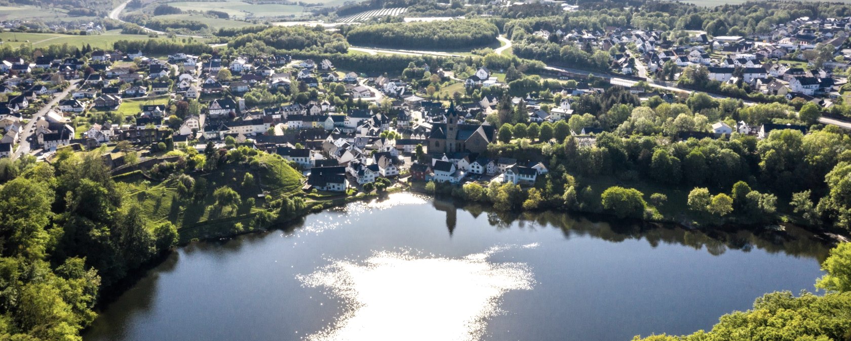 Blick von oben auf das Ulmener Maar, © GesundLand Vulkaneifel GmbH, D. Ketz