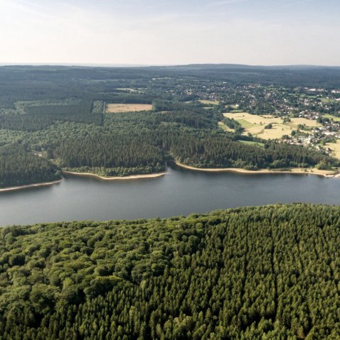 Struffeltroute: Dreilägerbachtalsperre aus der Luft, © Eifel Tourismus GmbH/D. Ketz