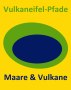 Logo der Vulkaneifel-Pfade: Stilisiertes Maar in Gr&uuml;n und Blau auf gelbem Hintergrund, mit Text 'Vulkaneifel-Pfade' und 'Maare & Vulkane'., &copy; Touristik GmbH Gerolsteiner Land