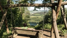 Schaukel mit Ausblick auf Gem&uuml;ndener Maar, &copy; Eifel Tourismus GmbH, D. Ketz