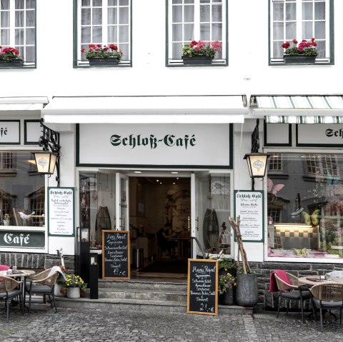 Das Schlo&szlig; Caf&eacute; - Au&szlig;enansicht, &copy; Achim Pr&ouml;pper