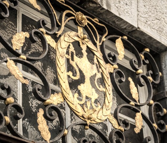 Emblem an der Adler Apotheke, &copy; Fotos: Dominik Ketz / Stolberg-Touristik