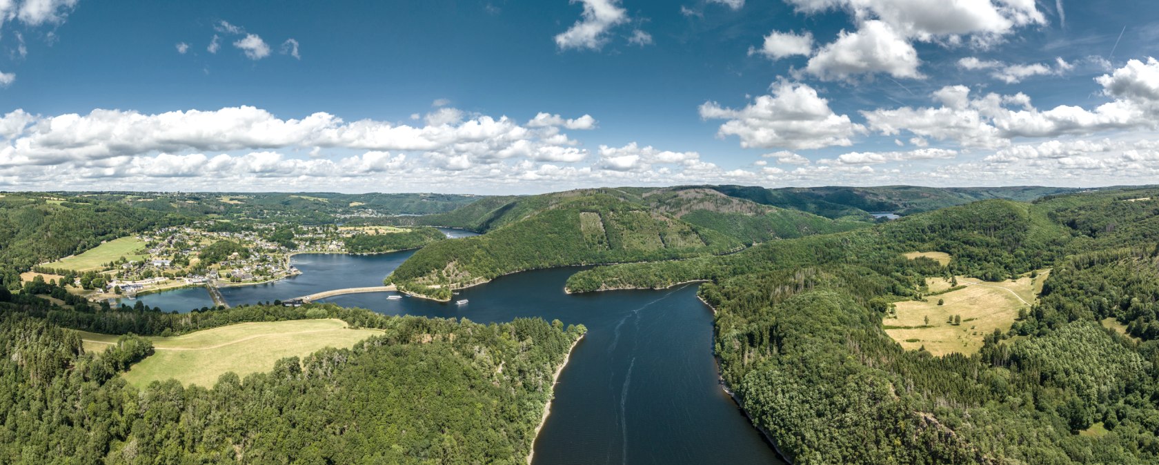 The Paulusdamm separates the Obersee and Rursee lakes., &copy; Eifel Tourismus GmbH, AR-shapefruit AG