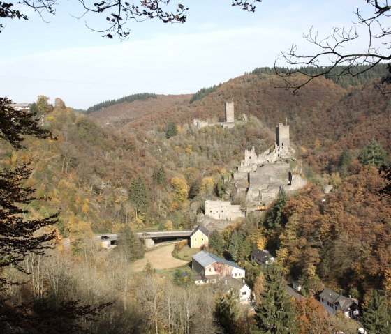 Wandeltocht met uitzicht op de kastelen van Manderscheid, © Eifel Tourismus GmbH