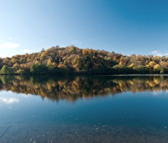 Weinfelder Maar im Herbst, &copy; &copy; GesundLand Vulkaneifel / D. Ketz