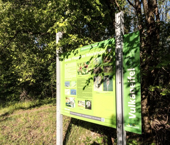 Windsborn Bergkratersee Tafel, &copy; GesundLand Vulkaneifel GmbH/D. Ketz