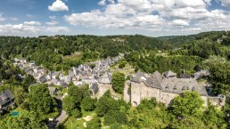 Vue sur Monschau et son ch&acirc;teau, &copy; Eifel Tourismus GmbH, Dominik Ketz