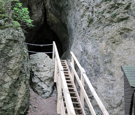 Höhleneingang, © Touristik GmbH Gerolsteiner Land