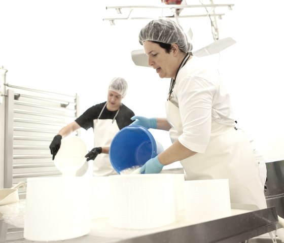 K&auml;se aussch&ouml;pfen, &copy; Goltz | Phormat