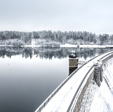 Le barrage de Dreil&auml;gerbach sur la Struffeltroute en hiver, &copy; Eifel Tourismus GmbH, D. Ketz