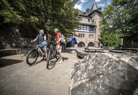 Per Rad zur Burg Blankenheim, © Eifel Tourismus GmbH, Dennis Stratmann - finanziert durch REACT-EU