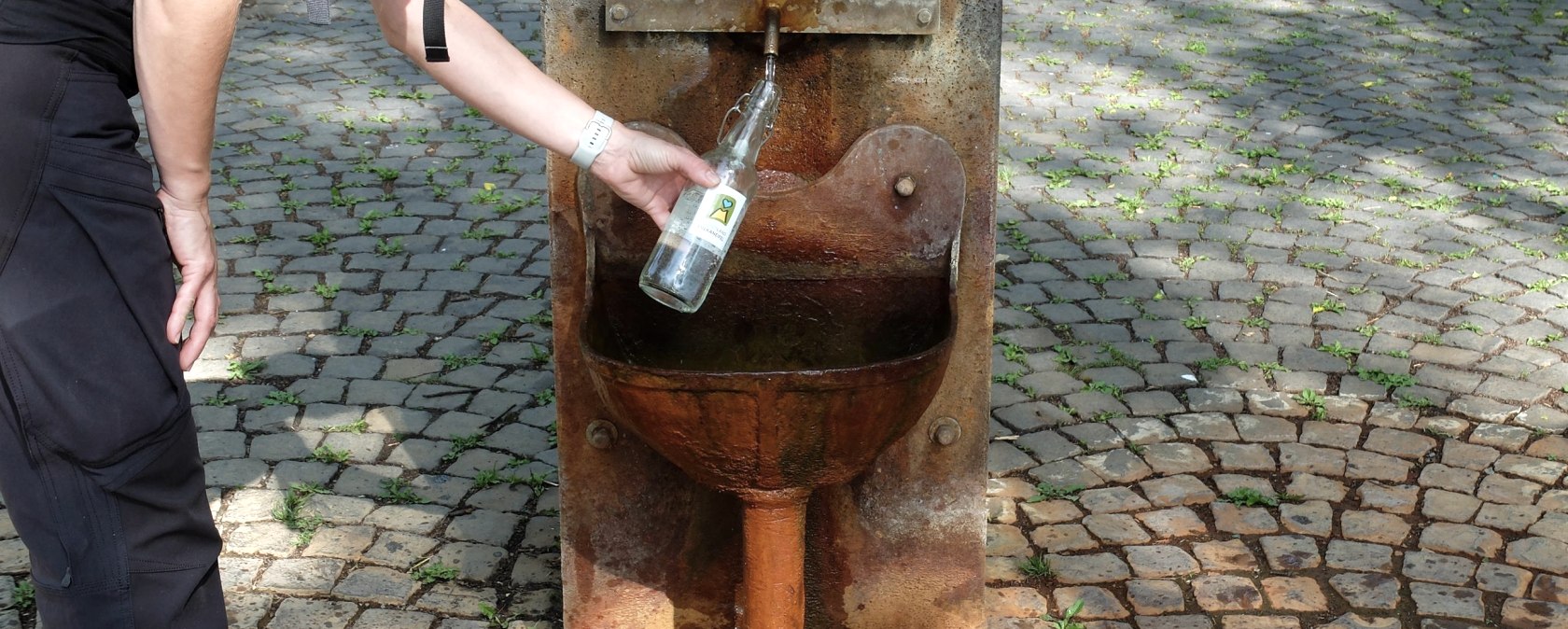 Hotzendrees - Wasser abf&uuml;llen, &copy; GesundLand Vulkaneifel GmbH