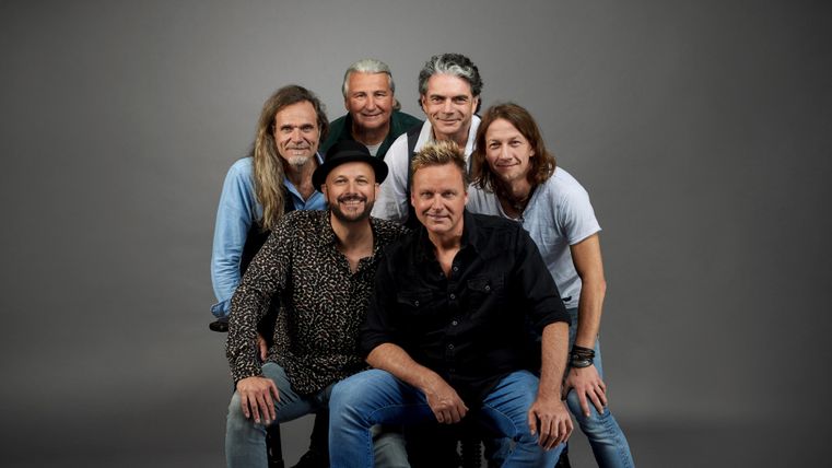 The 6-member band Bläck Föös