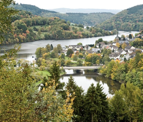 Rur-Olef-Route: Het uitzicht van Einruhr, © Rheinland-Pfalz Tourismus GmbH/D. Ketz