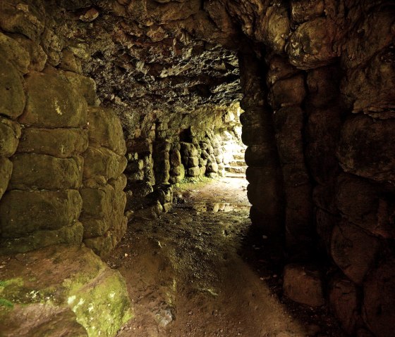 Elfengrotte/K&auml;segrotte innen2, &copy; GesundLand Vulkaneifel/M. Rothbrust
