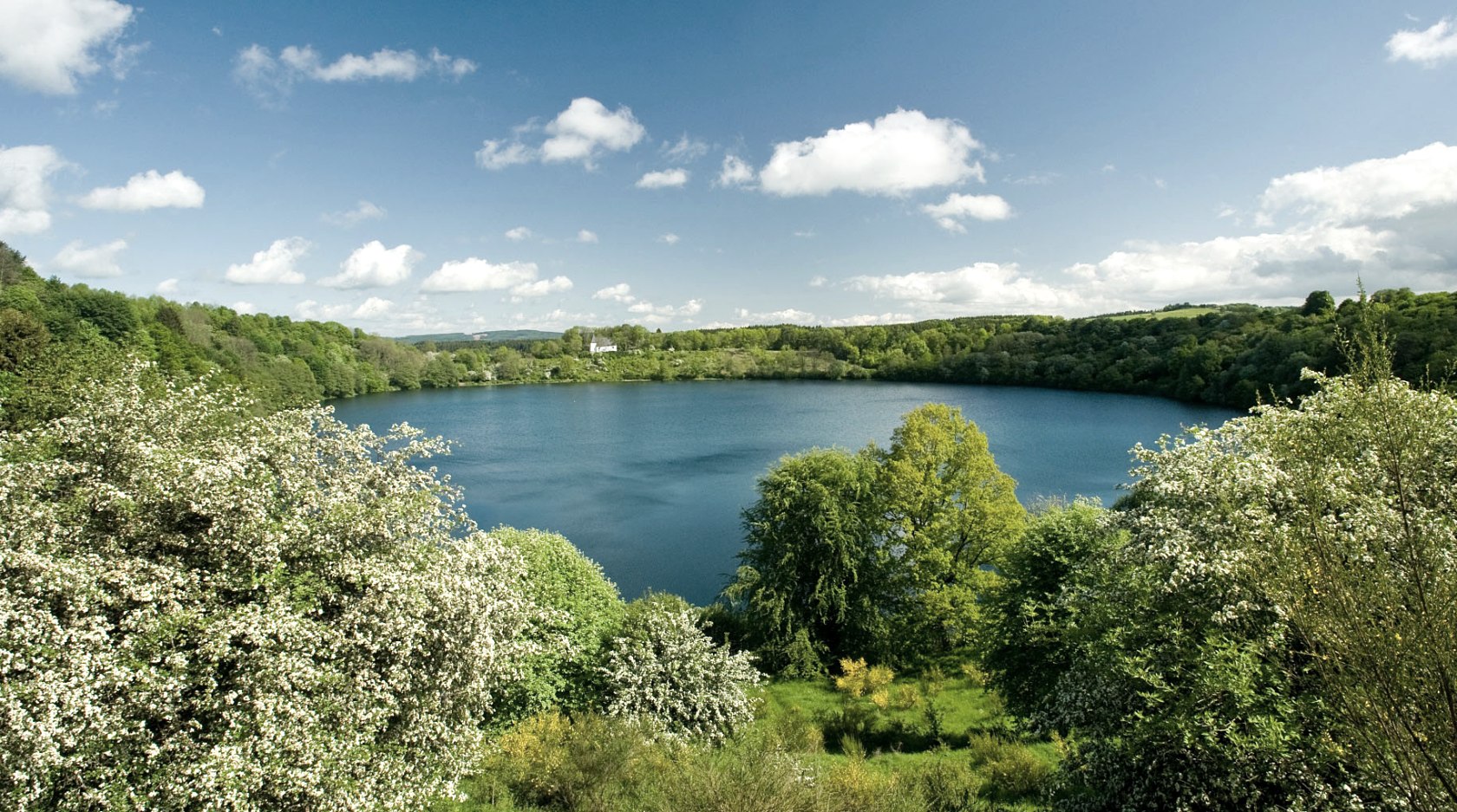 Weinfelder Maar Fr&uuml;hling Panorama, &copy; Rheinland-Pfalz Tourismus GmbH / D. Ketz