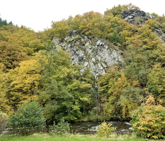 Le sentier de l'Eifel passe devant les rochers pr&egrave;s de Widdau, &copy; Rheinland-Pfalz Tourismus/D. Ketz