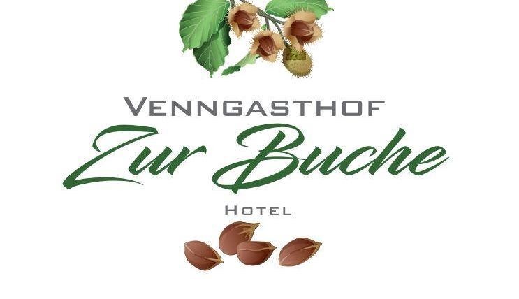 Ein Logo des Venngasthofs zur Buche. Es zeigt einen Zweig mit Blättern und Haselnüssen sowie den Schriftzug „Hotel • Restaurant • Bar“.