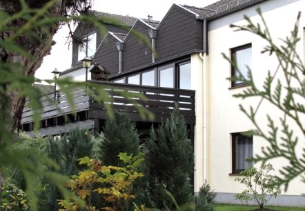 Hotelansicht, © Nordeifel Tourismus GmbH & Garni Hotel Haus Salzberg