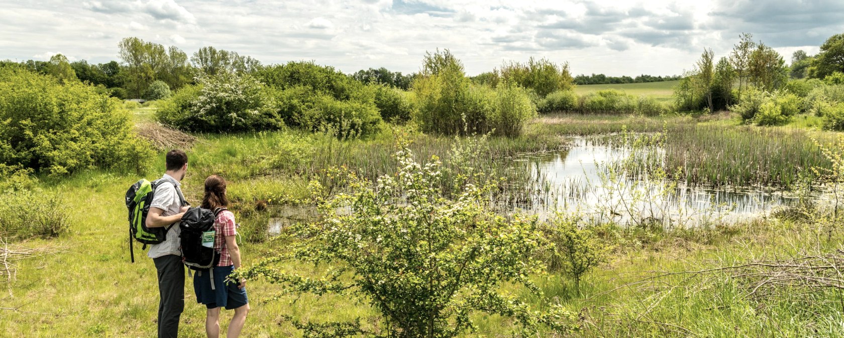 Wanderer am Sangweiher, &copy; Eifel Tourismus GmbH, D. Ketz